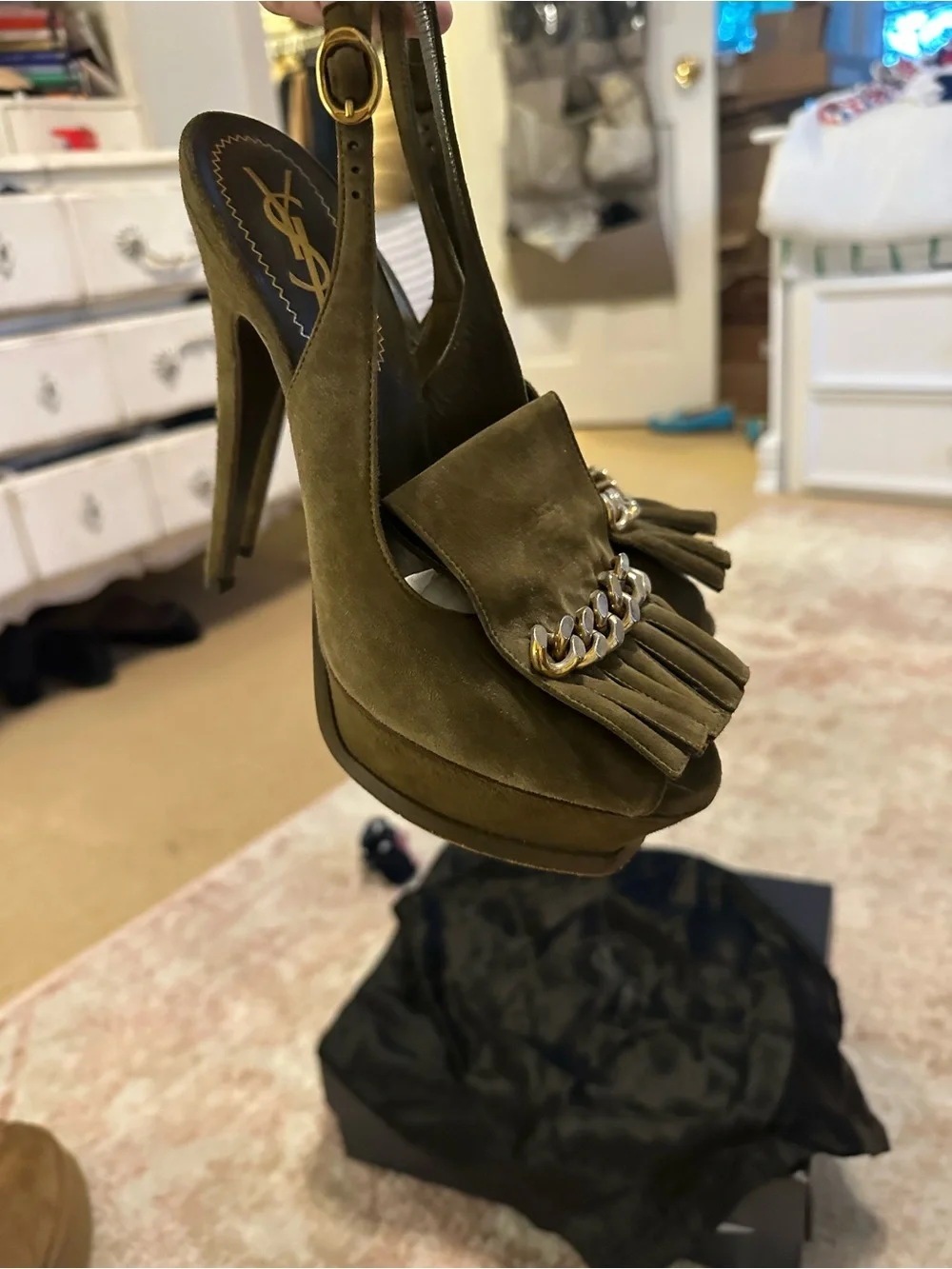 Saint Laurent Olive Green Suede Fringe Slingback Heels with Gold Chain - Picture 4 of 5